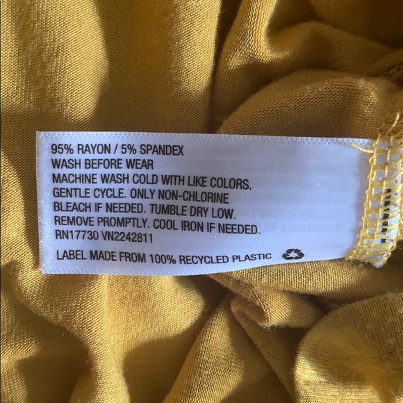 Cute art class blouse - Picture 3 of 3